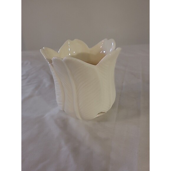 Partylite Ivory Lotus Ceramic Candleholder With Candle - Picture 3 of 9